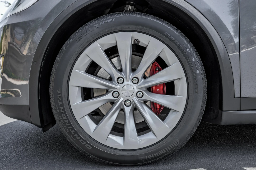2020 Tesla Model X - Image 19 of 31