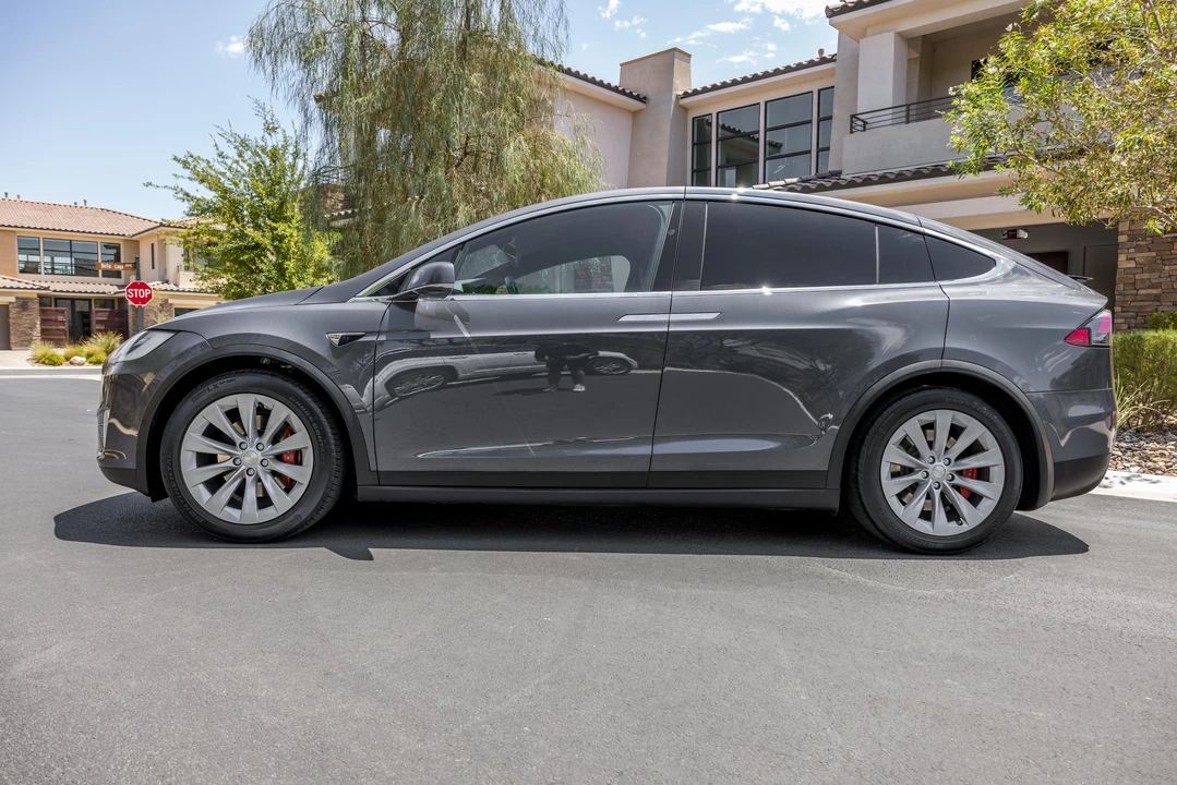 2020 Tesla Model X - Image 8 of 31
