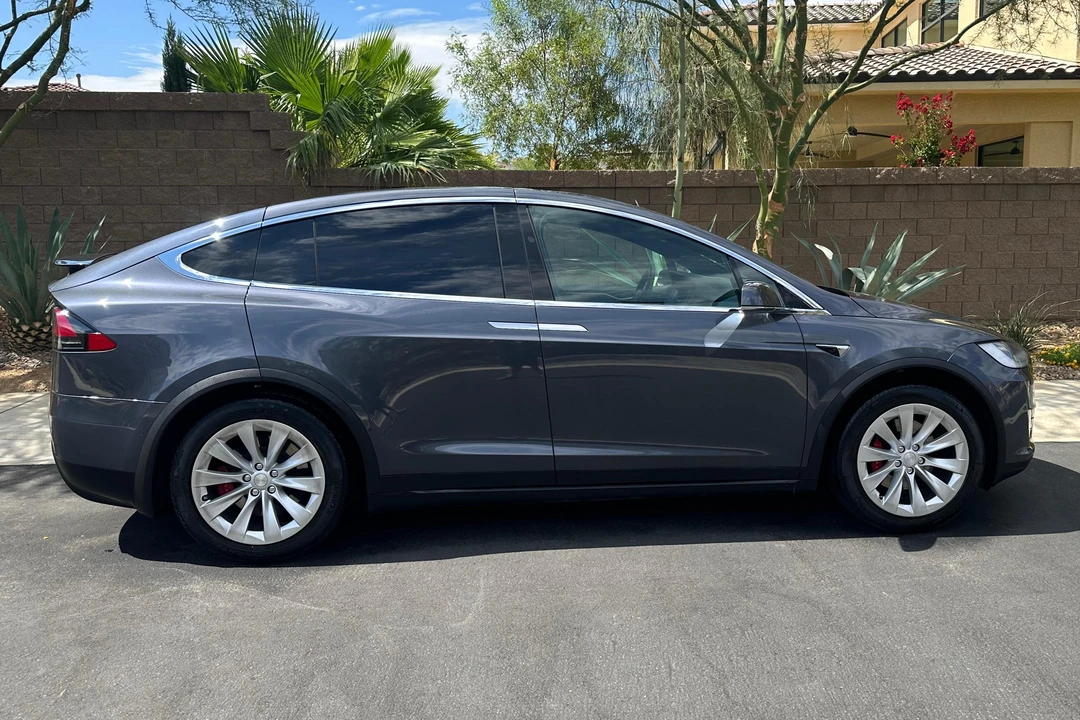 2020 Tesla Model X - Image 11 of 31