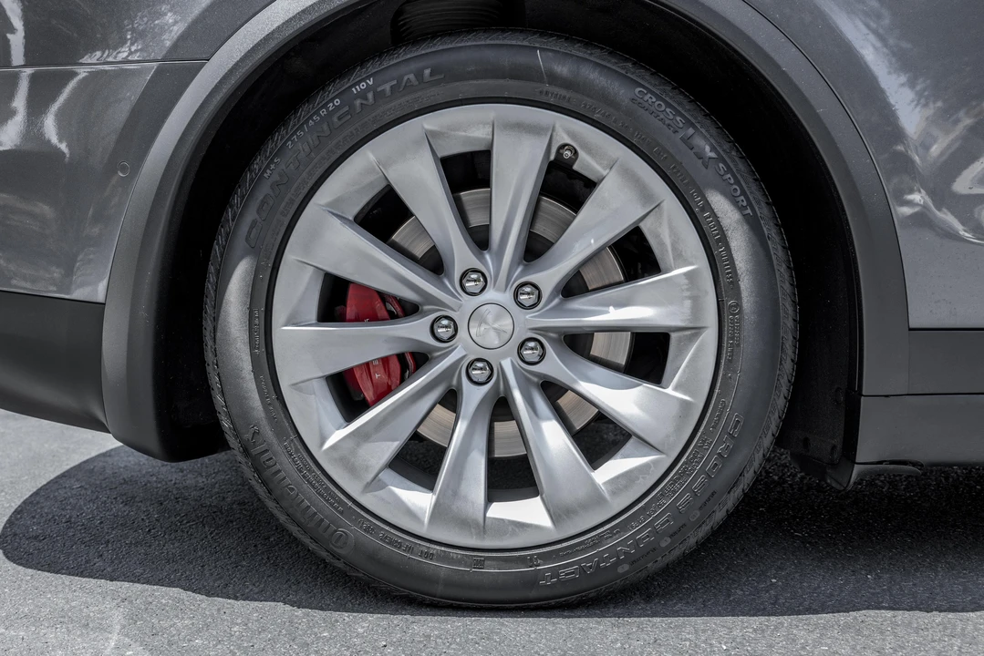 2020 Tesla Model X - Image 21 of 31