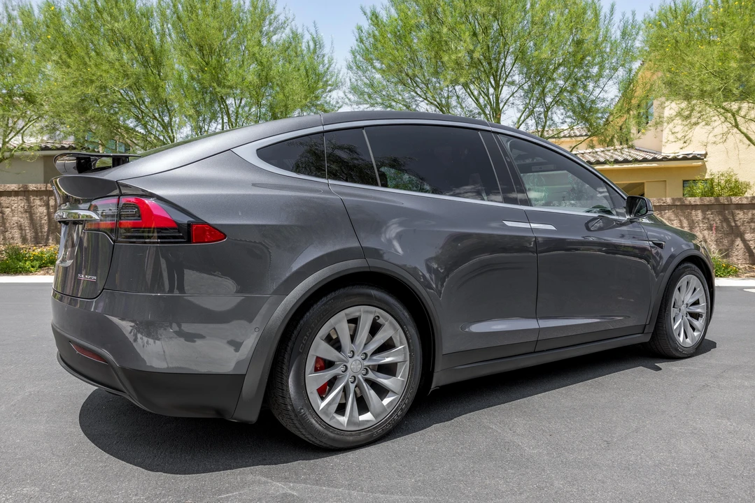 2020 Tesla Model X - Image 10 of 31