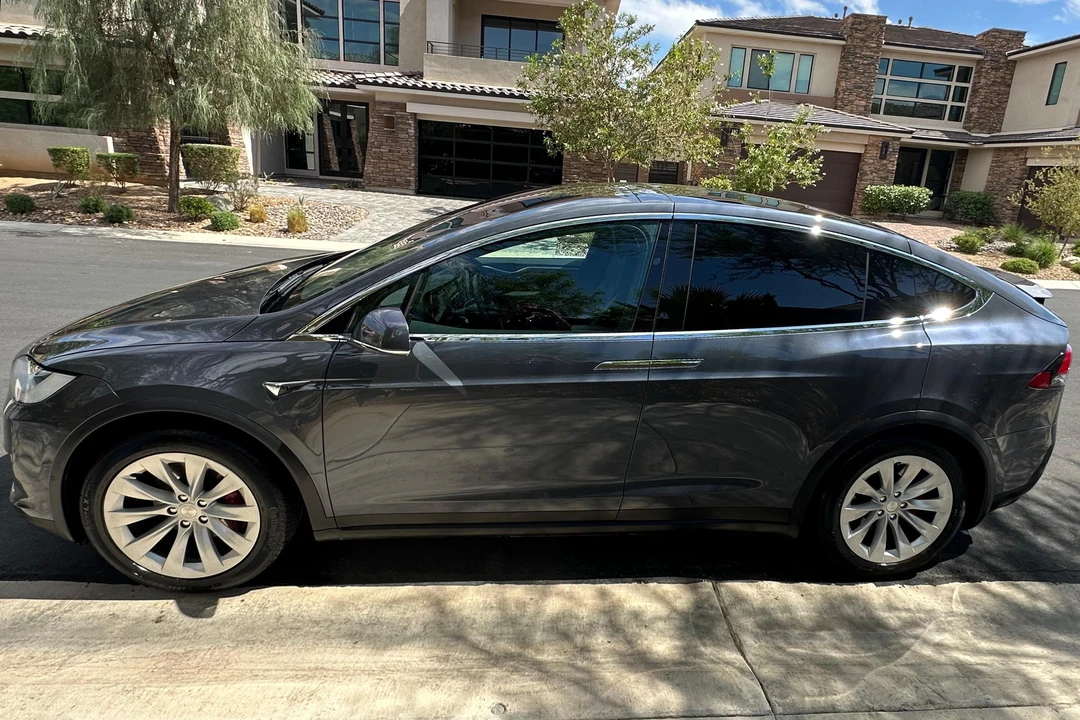 2020 Tesla Model X - Image 7 of 31