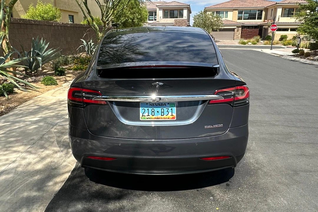 2020 Tesla Model X - Image 9 of 31