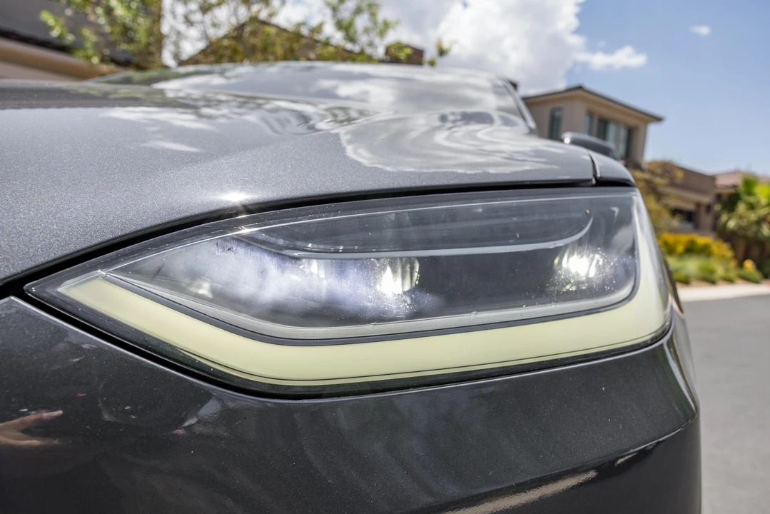 2020 Tesla Model X - Image 16 of 31