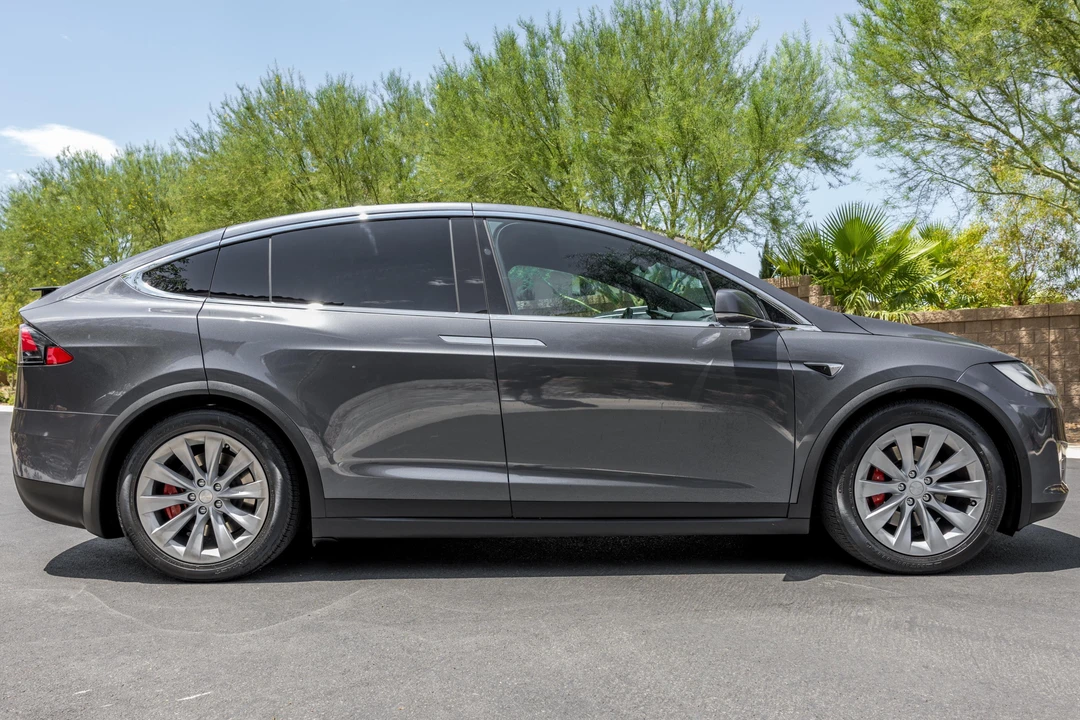 2020 Tesla Model X - Image 3 of 31