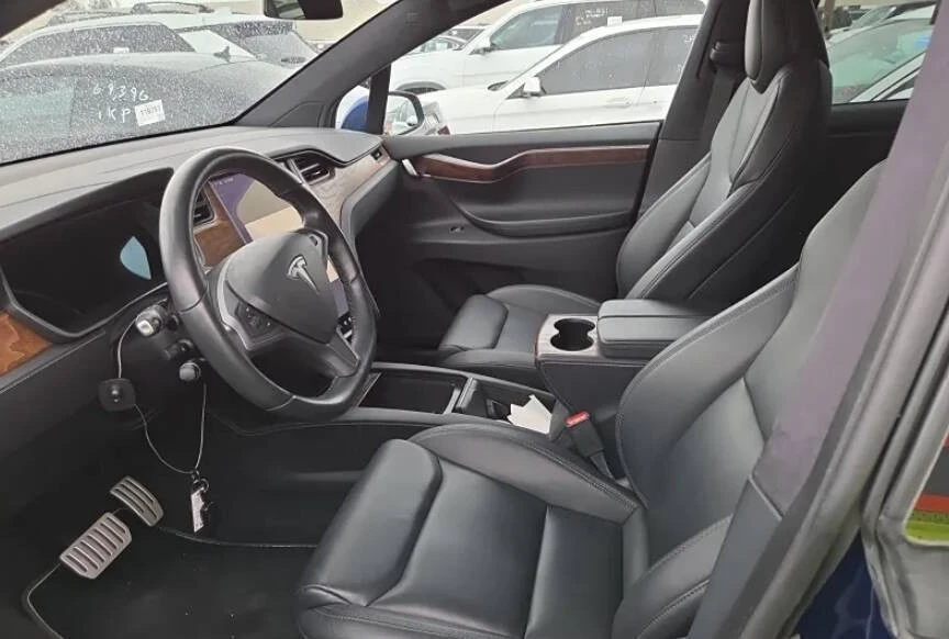 2020 Tesla Model X - Image 9 of 11