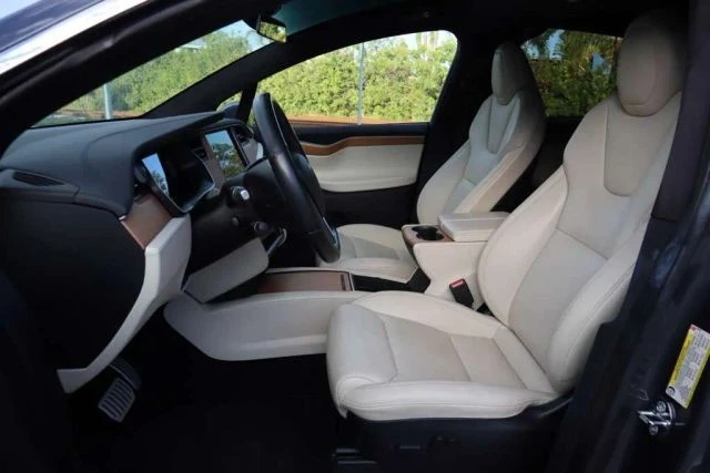 2020 Tesla Model X - Image 16 of 21