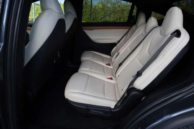 2020 Tesla Model X - Image 18 of 21