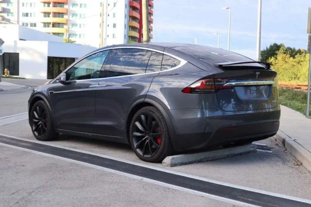 2020 Tesla Model X - Image 7 of 21