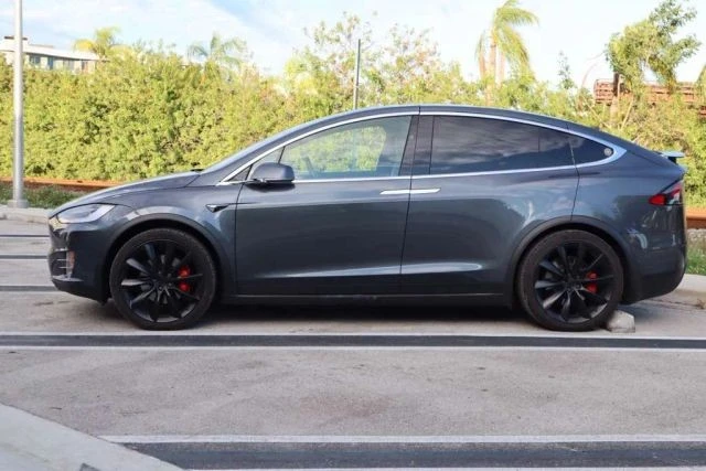 2020 Tesla Model X - Image 8 of 21