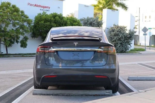 2020 Tesla Model X - Image 5 of 21