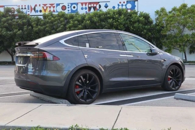 2020 Tesla Model X - Image 6 of 21