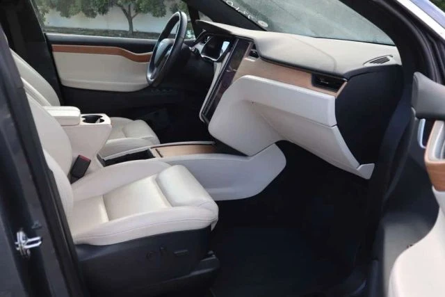 2020 Tesla Model X - Image 11 of 21