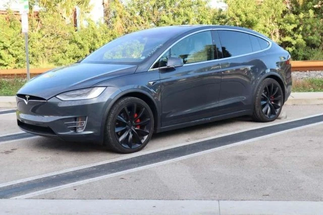 2020 Tesla Model X - Image 4 of 21