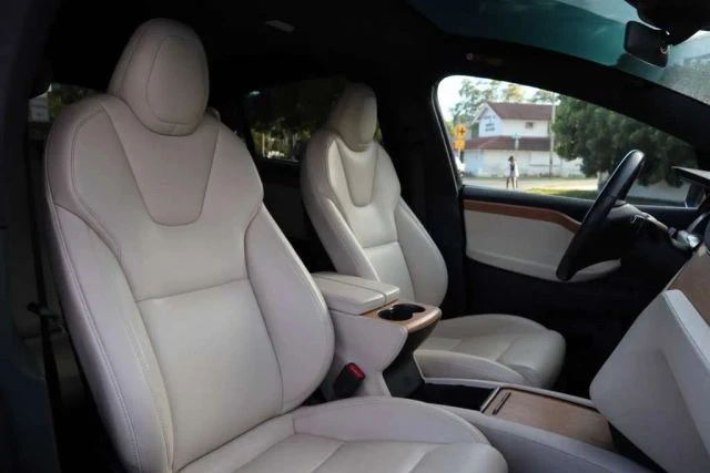 2020 Tesla Model X - Image 12 of 21