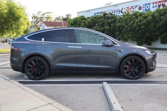 2020 Tesla Model X - Image 9 of 21