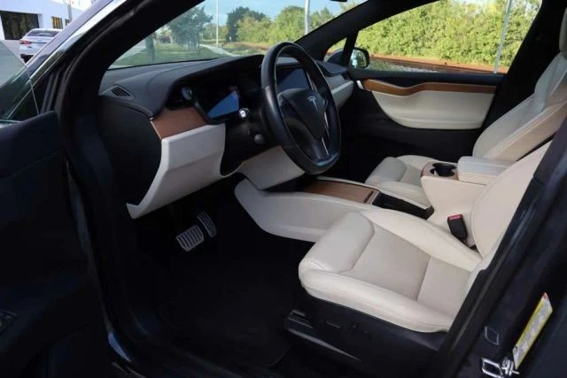 2020 Tesla Model X - Image 13 of 21