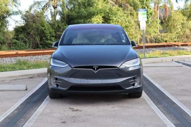 2020 Tesla Model X - Image 2 of 21