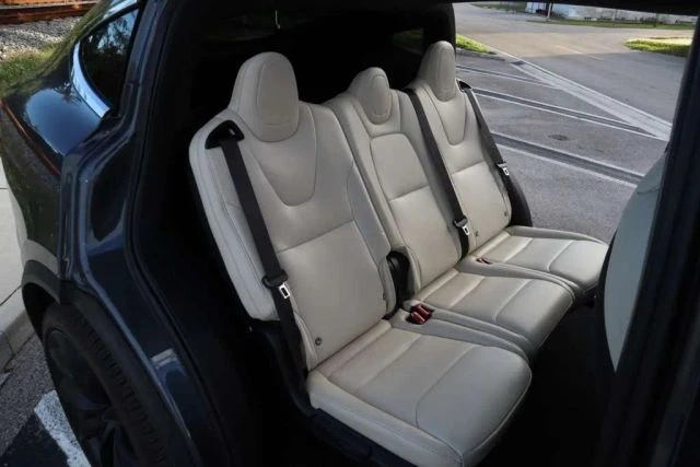 2020 Tesla Model X - Image 17 of 21