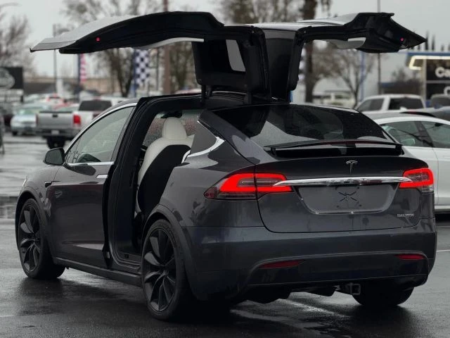 2020 Tesla Model X - Image 14 of 29