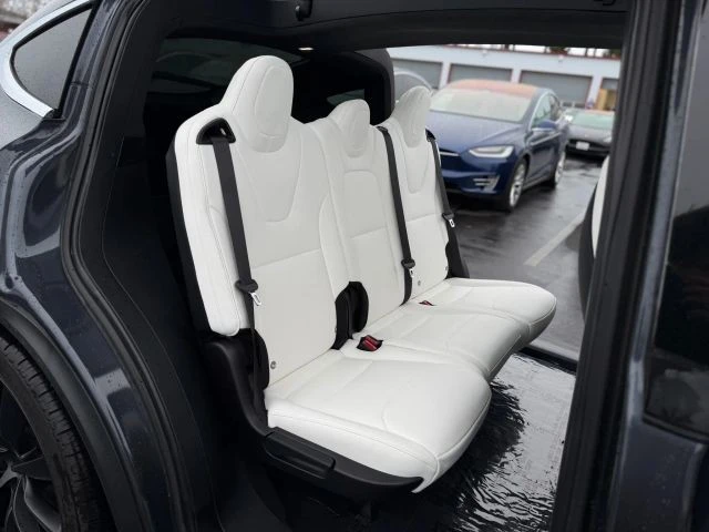 2020 Tesla Model X - Image 17 of 21