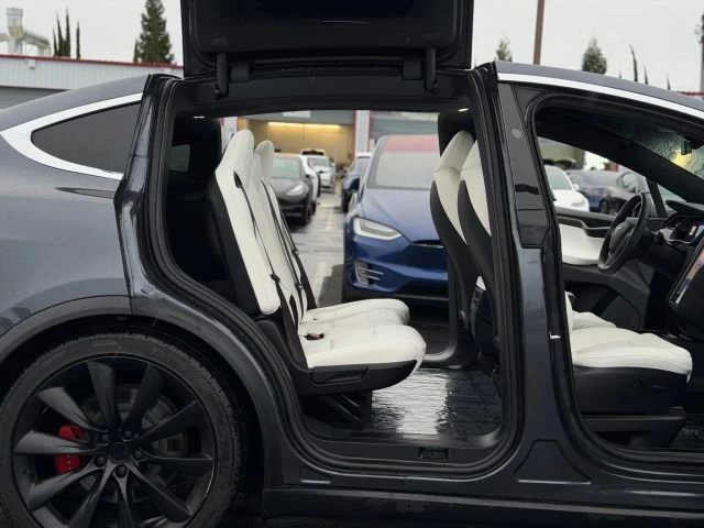 2020 Tesla Model X - Image 19 of 29