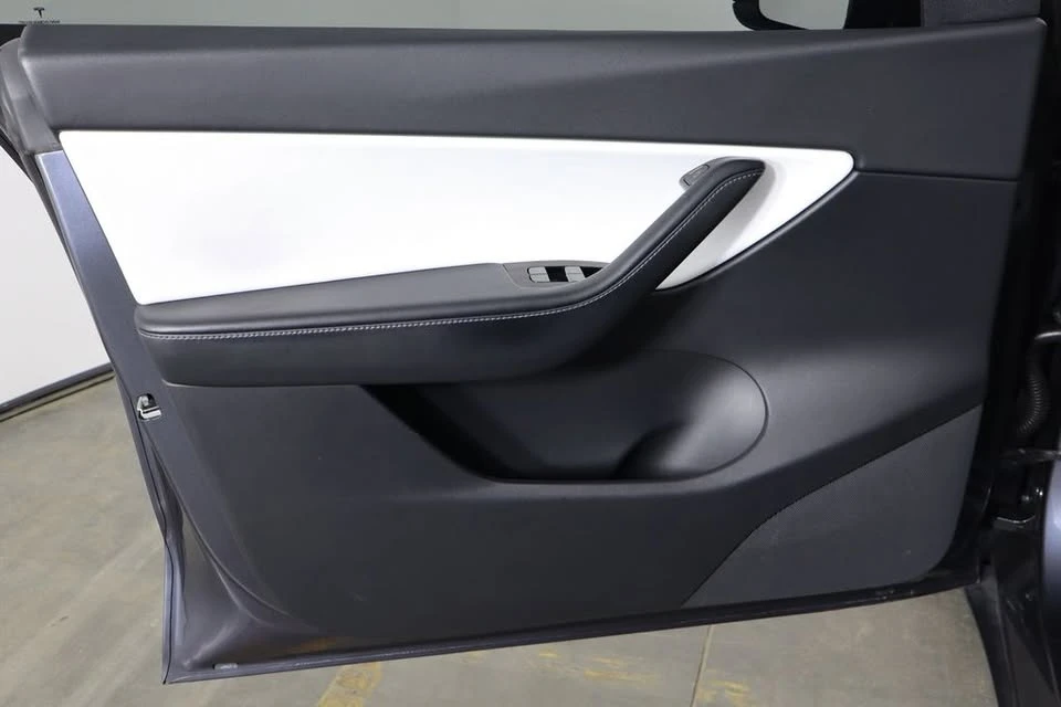 2020 Tesla Model Y Performance - Image 13 of 20
