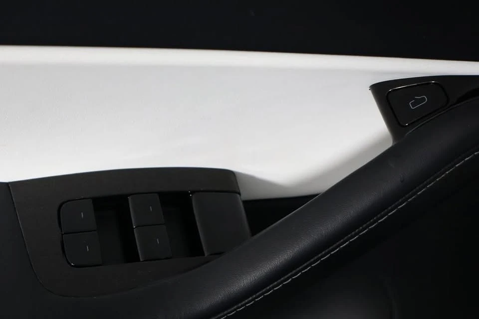 2020 Tesla Model Y Performance - Image 14 of 20