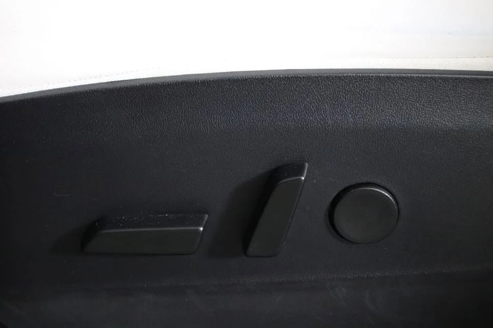 2020 Tesla Model Y Performance - Image 15 of 20