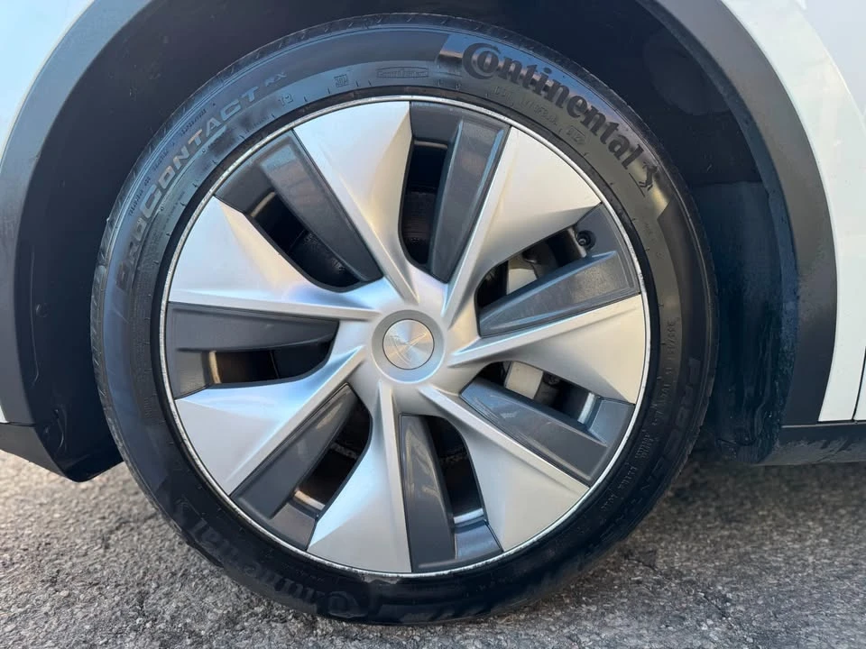 2020 Tesla Model Y - Image 9 of 20