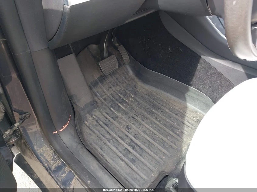 2020 Tesla Model Y - Image 7 of 9