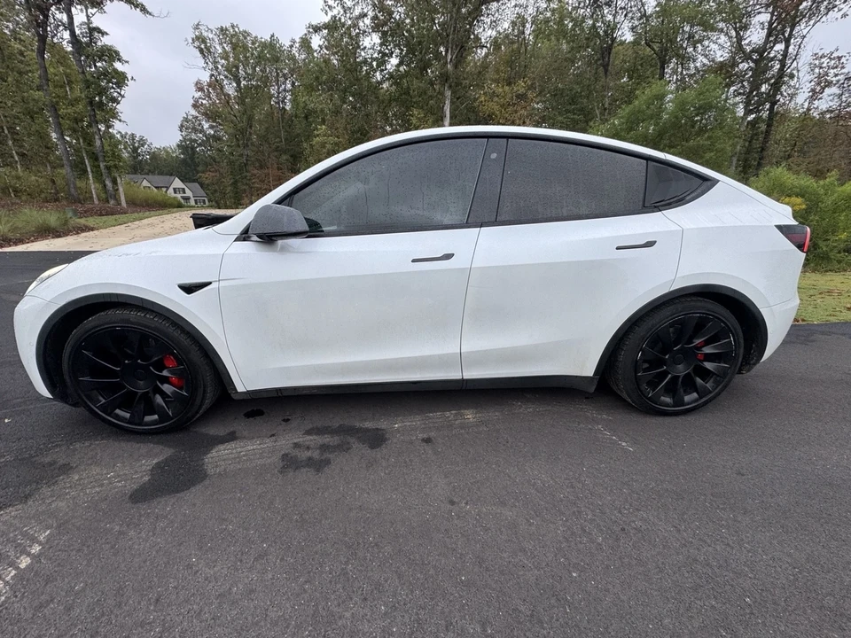 2020 Tesla Model Y - Image 2 of 10