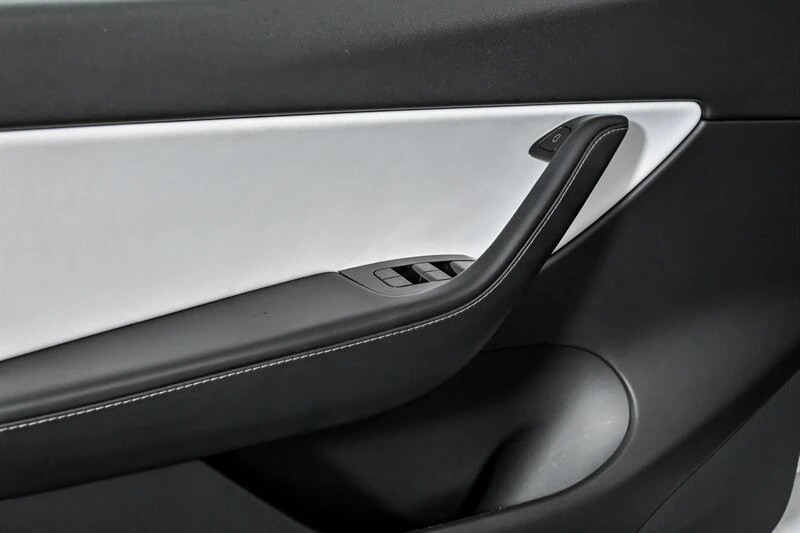 2020 Tesla Model Y - Image 15 of 21