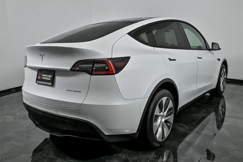 2020 Tesla Model Y - Image 10 of 21