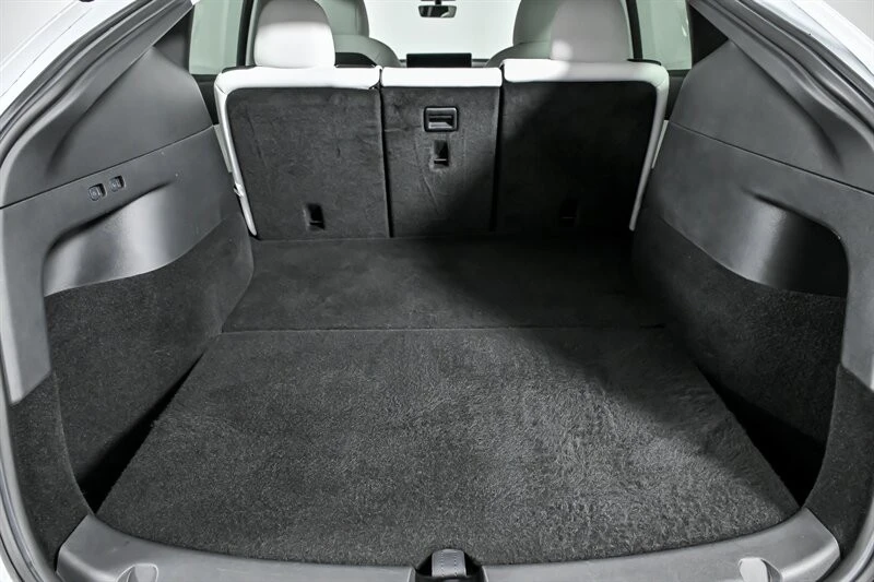 2020 Tesla Model Y - Image 13 of 21