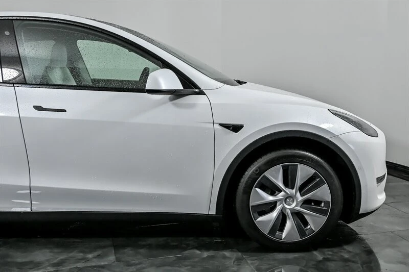 2020 Tesla Model Y - Image 12 of 21