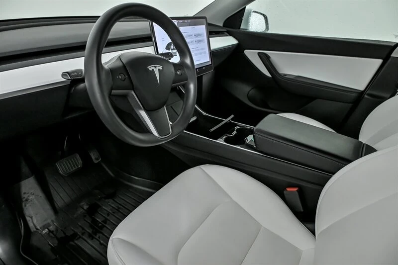 2020 Tesla Model Y - Image 16 of 21