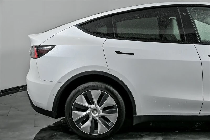 2020 Tesla Model Y - Image 11 of 21