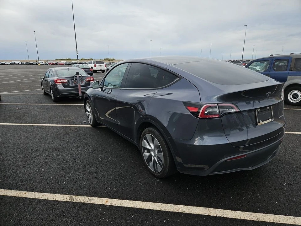 2020 Tesla Model Y - Image 4 of 7