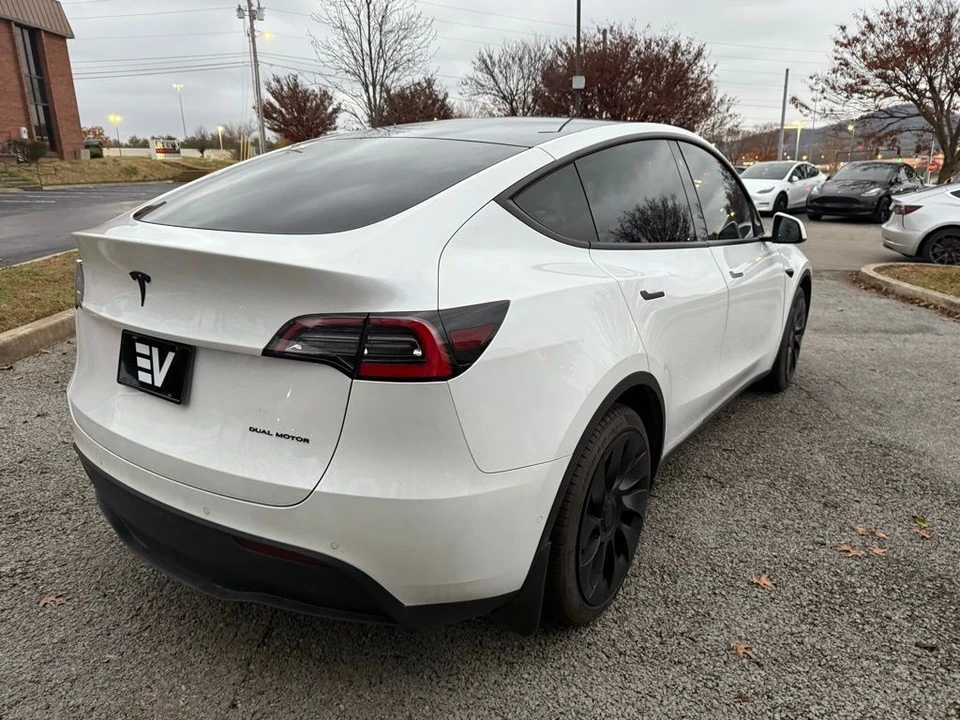 2020 Tesla Model Y - Image 4 of 11