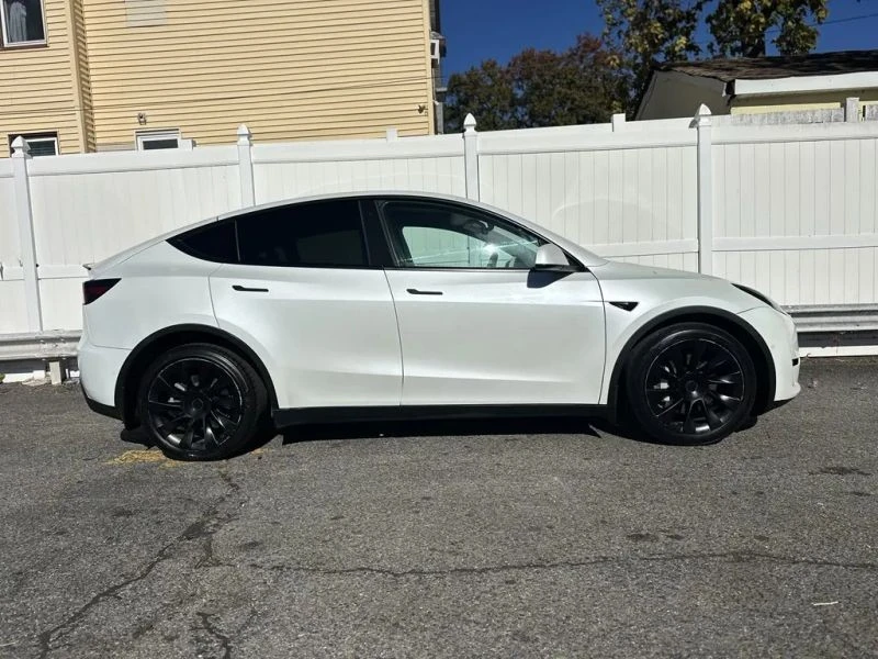 2020 Tesla Model Y - Image 8 of 12