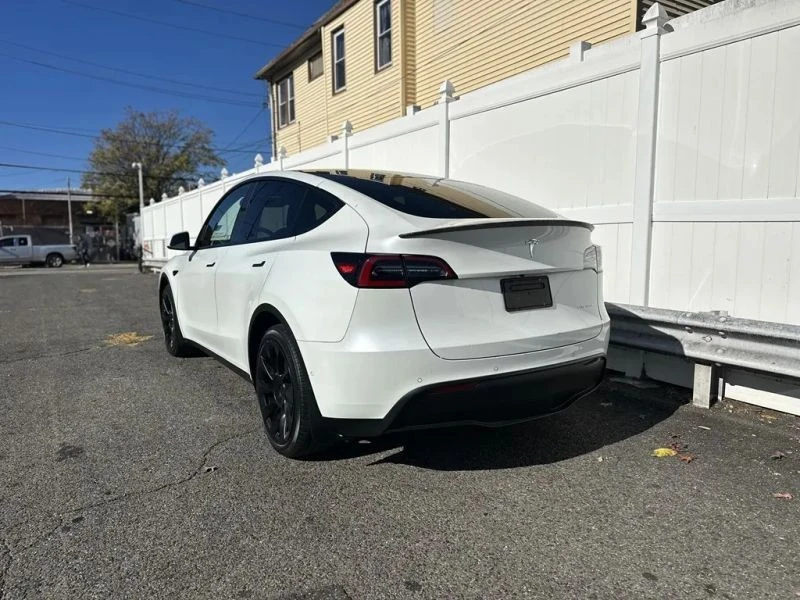 2020 Tesla Model Y - Image 5 of 12