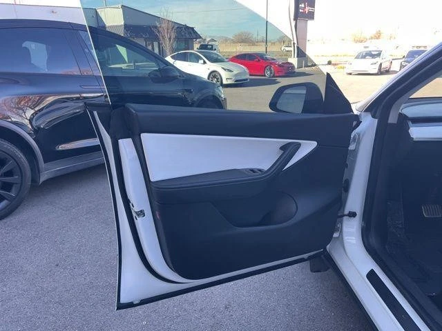 2020 Tesla Model Y - Image 11 of 21