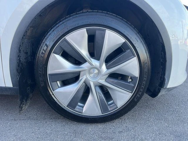 2020 Tesla Model Y - Image 10 of 21