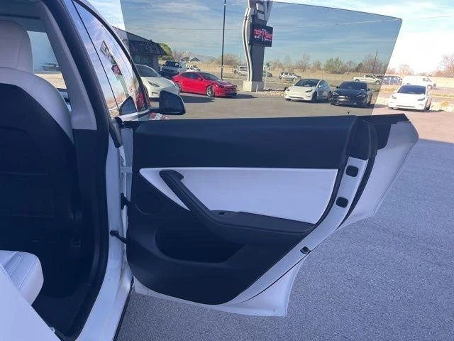 2020 Tesla Model Y - Image 18 of 21