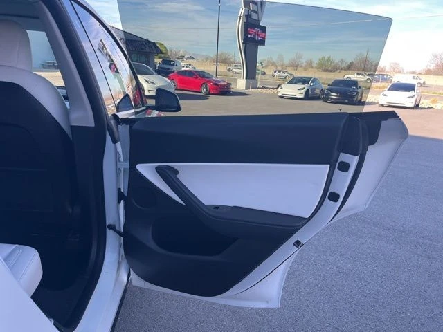 2020 Tesla Model Y - Image 18 of 21