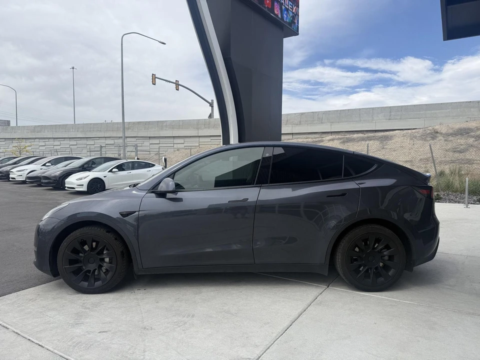 2020 Tesla Model Y - Image 5 of 21