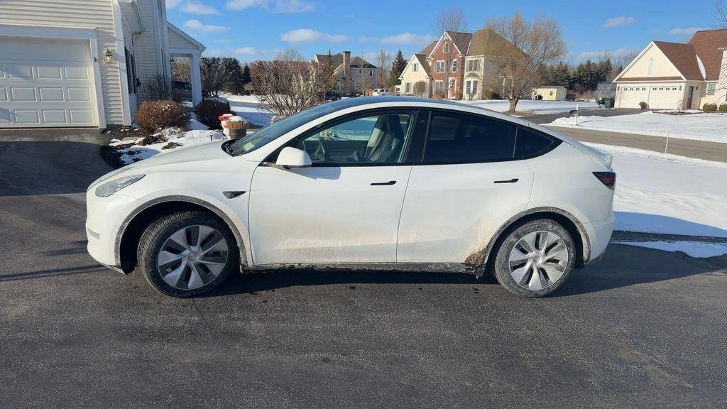 2020 Tesla Model Y - Image 2 of 8