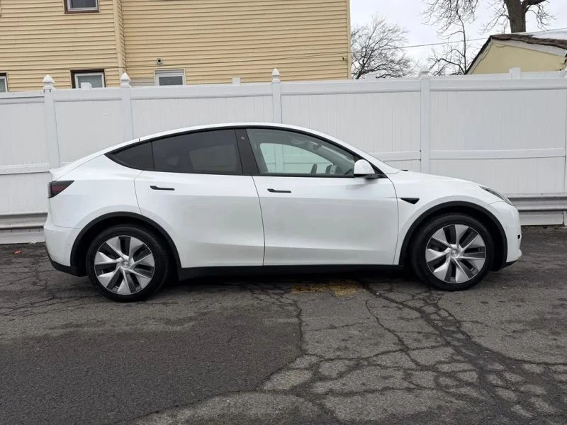 2020 Tesla Model Y - Image 8 of 12