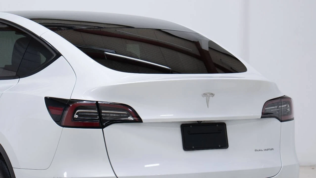 2020 Tesla Model Y - Image 11 of 12
